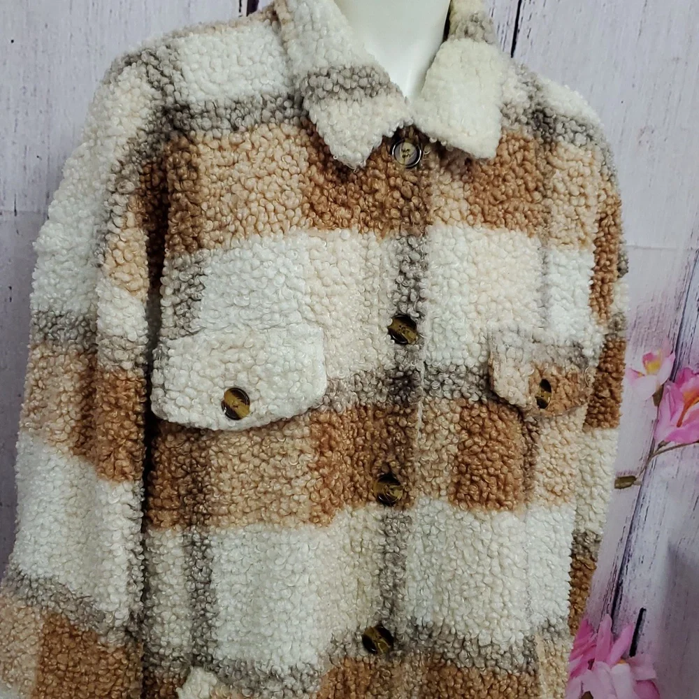 Emma's Expressions Plaid Teddy Jacket. XL. - Picture 4 of 12